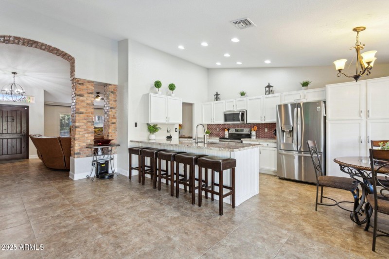 9-web-or-mls-4740-e-villa-maria-dr