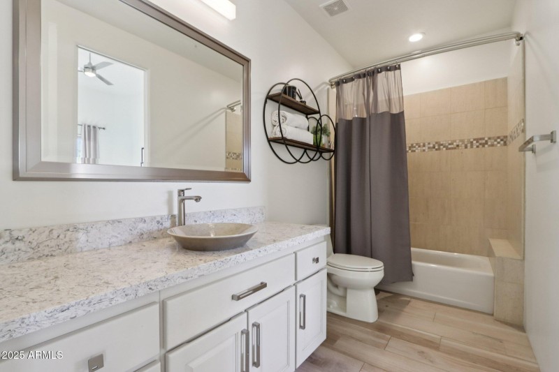 Guest Bath with Modern Style