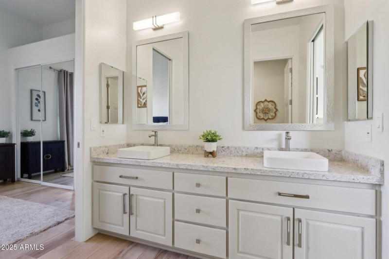 Stylish Bath with Vessel Sink