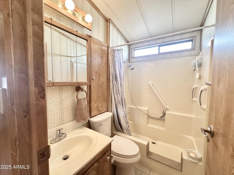 MAIN BATHROOM