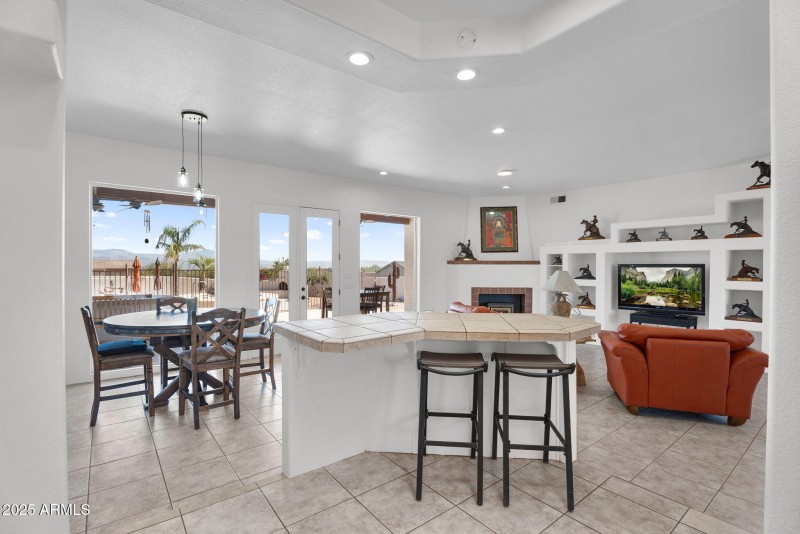 23-web-or-mls-29202 N 146th St -17