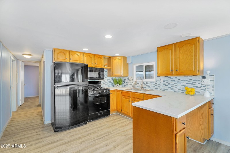 11-web-or-mls-747 E germann-10