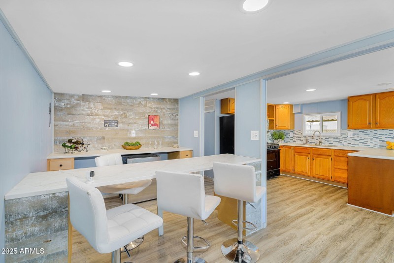 15-web-or-mls-747 E germann-15