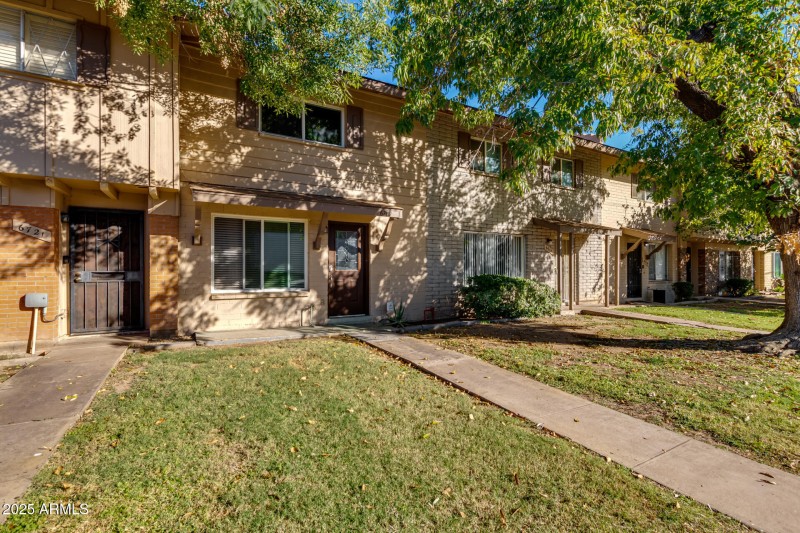 West Plaza Community Curb Appeal