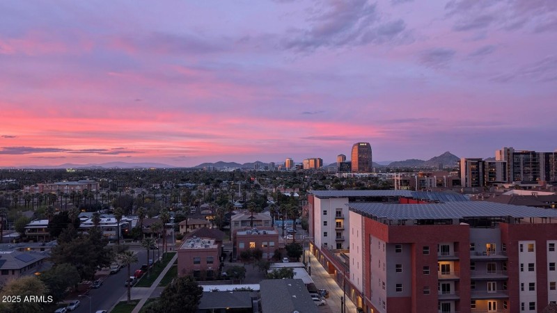 PXL_20250401_015643472.MP~2