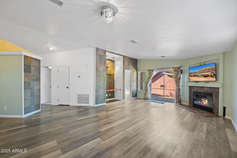 24-web-or-mls-42210-n-castle-hot-springs