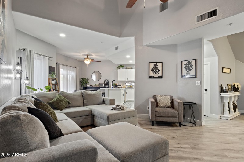 FAMILY ROOM - KITCHEN