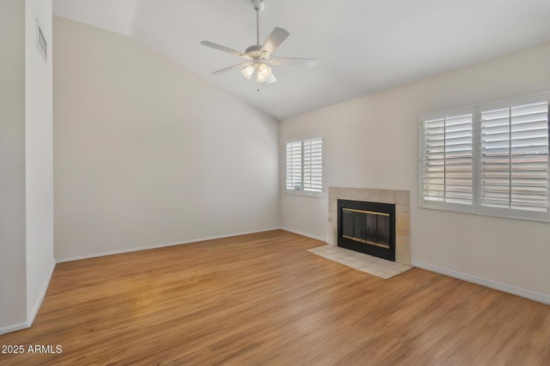 15-web-or-mls-9125-e-captain-dreyfus-ave