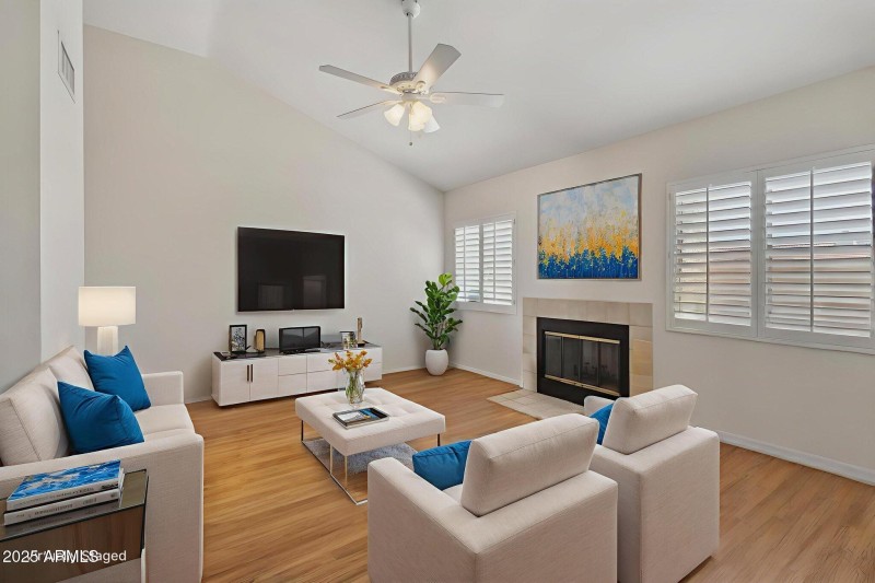 16-web-or-mls-9125-e-captain-dreyfus-ave