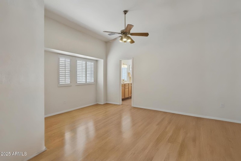 25-web-or-mls-9125-e-captain-dreyfus-ave