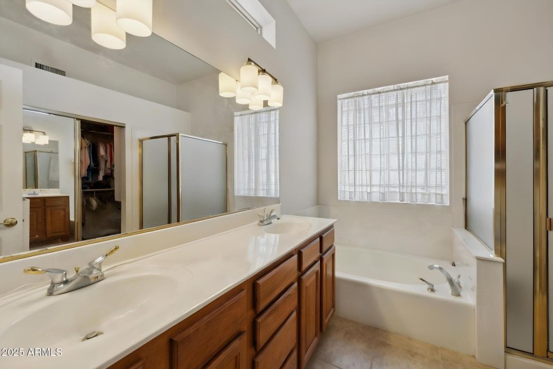 30-web-or-mls-9125-e-captain-dreyfus-ave