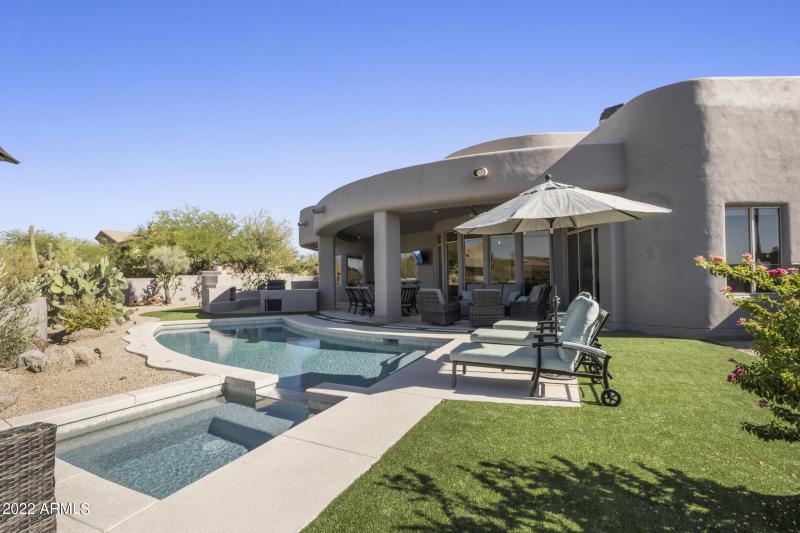 Hot Tub, Heated Pool & Turf