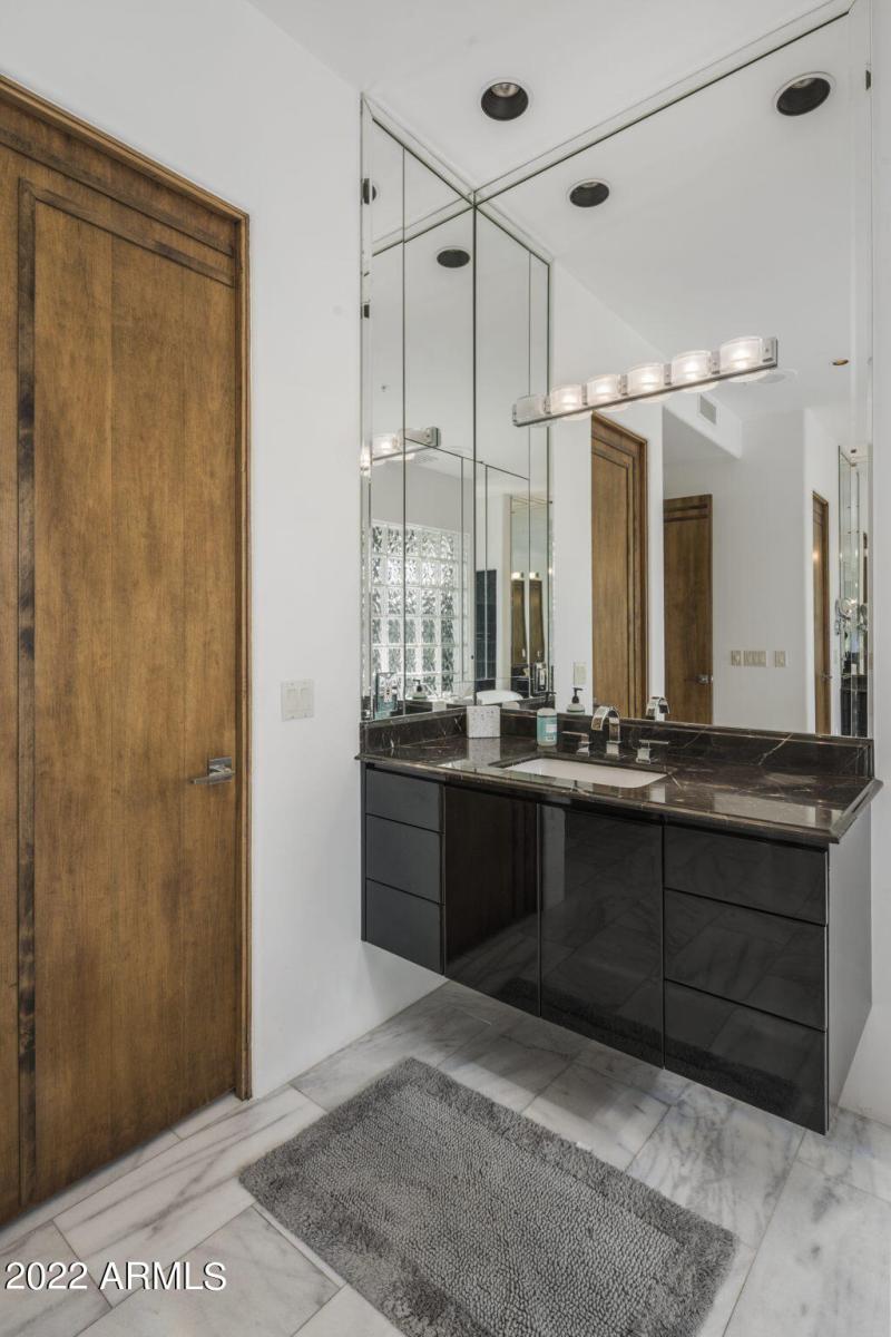 Master Bath w/ Dual Vanities