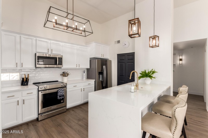 Kitchen and Kitchen Bar