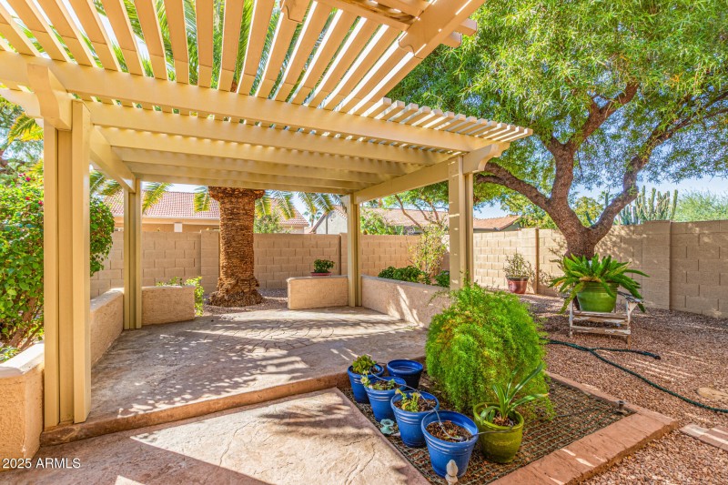 32 Pergola