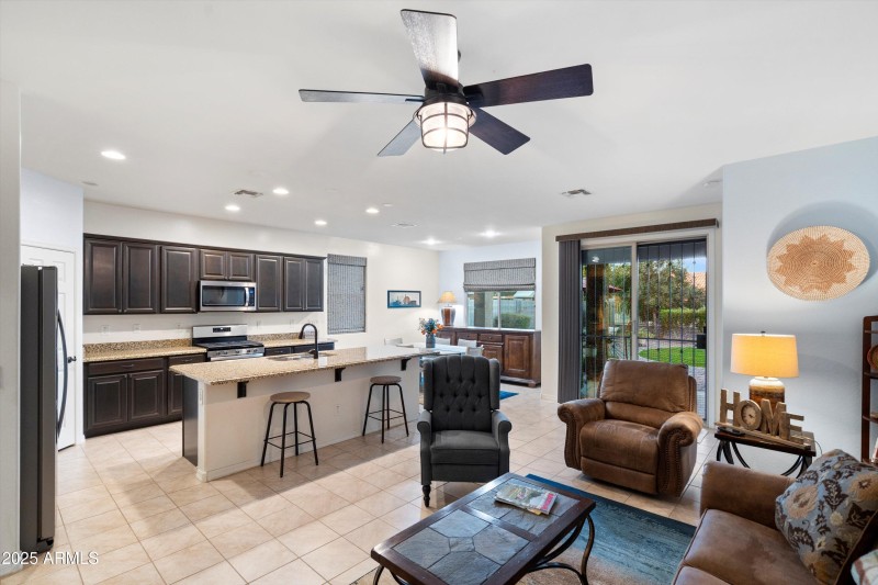 05-Family Room to Kitchen