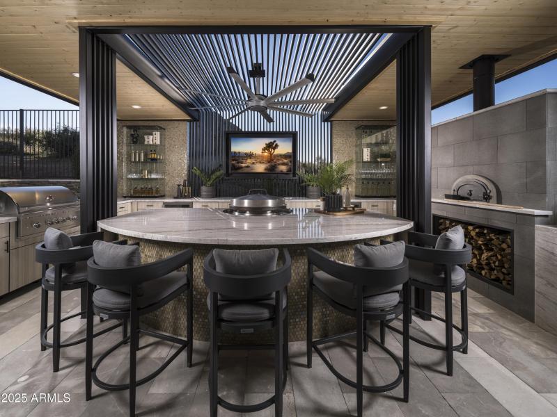 Outdoor Kitchen W Seating