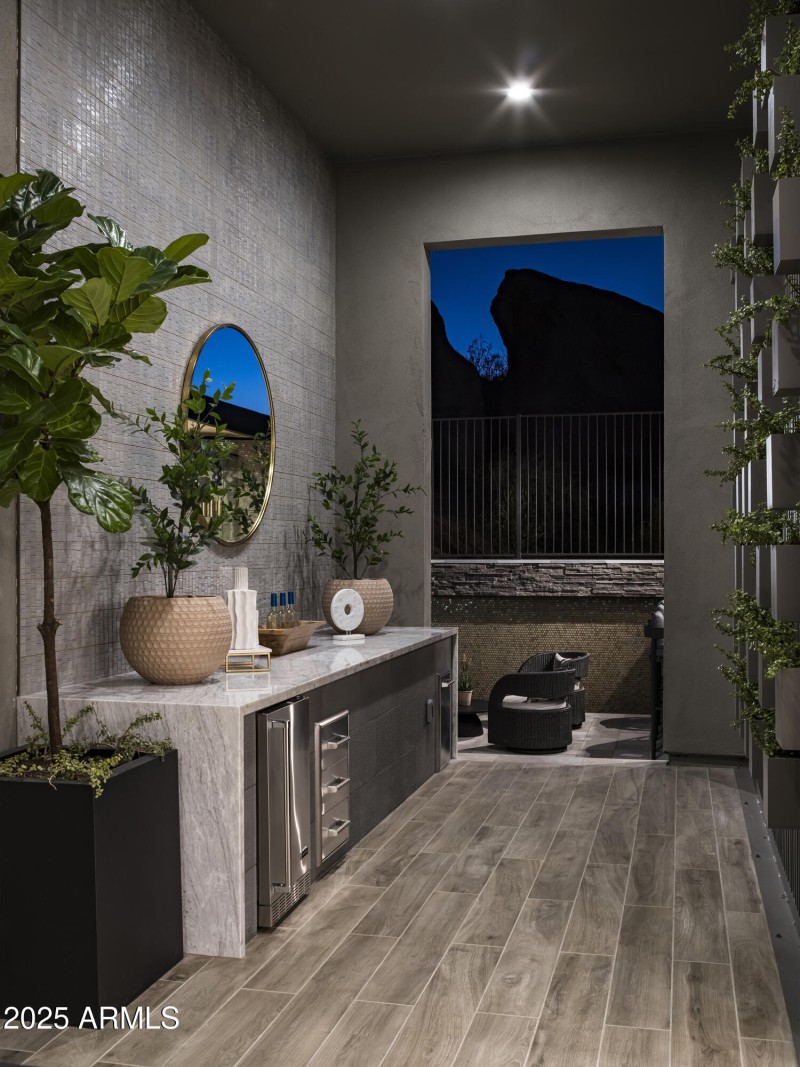 Outdoor Kitchen W Fridge