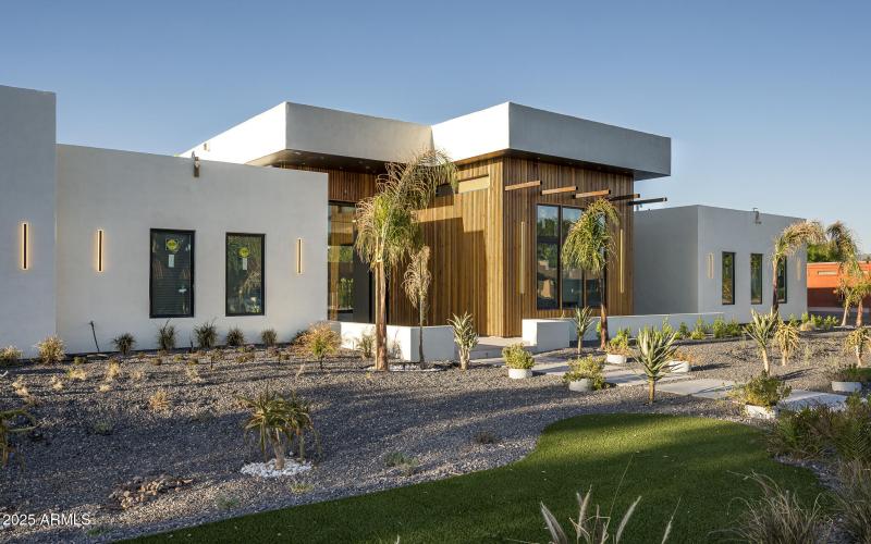 Pershing Ave Coming Soon-3