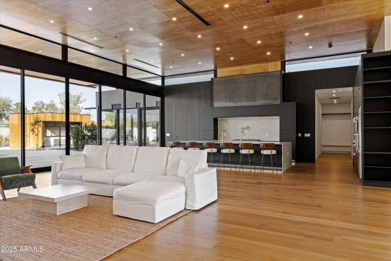 08-6026 E Pershing Dr_08