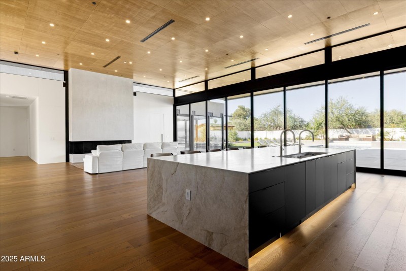 22-6026 E Pershing Dr_22