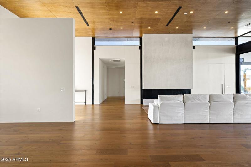 24-6026 E Pershing Dr_24