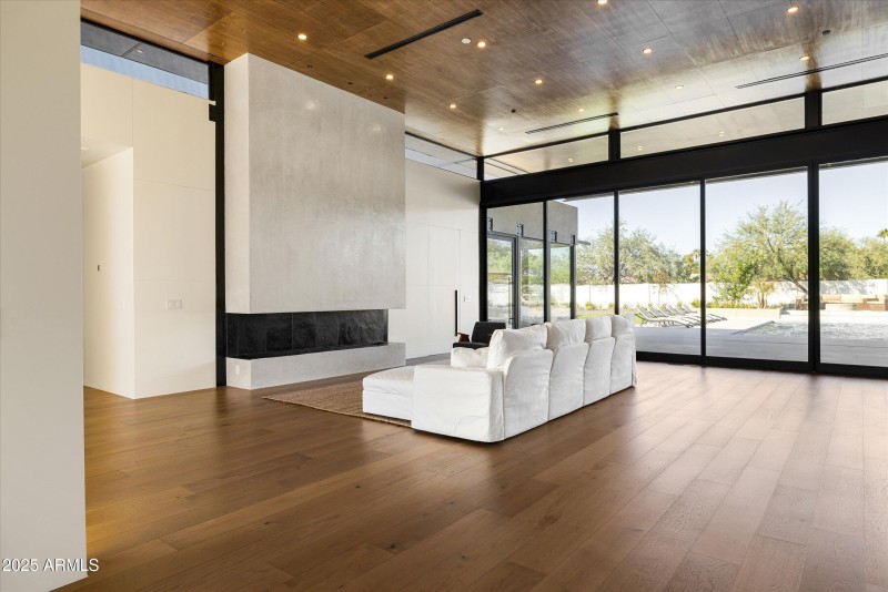 25-6026 E Pershing Dr_25