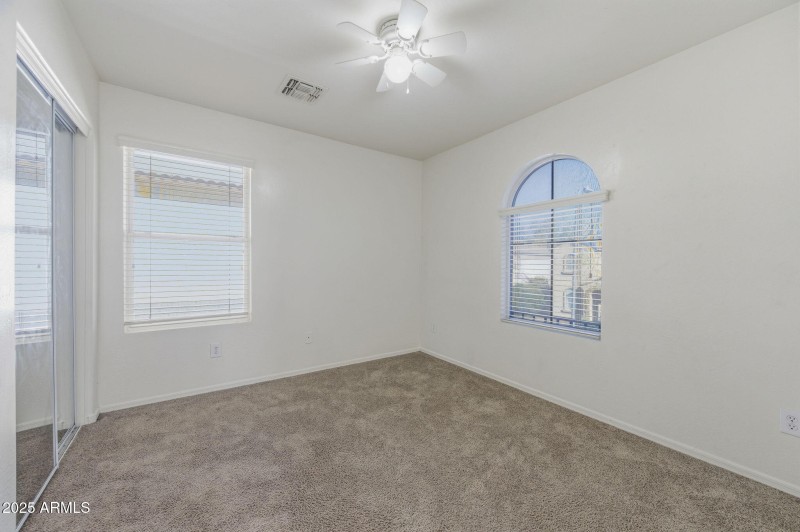 20-web-or-mls-2524 S 89th Lane-20