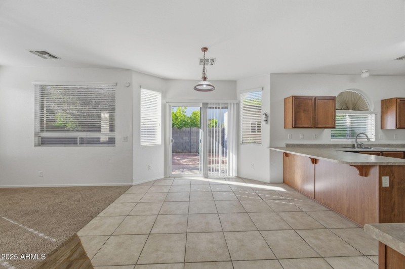 12-web-or-mls-2524 S 89th Lane-12