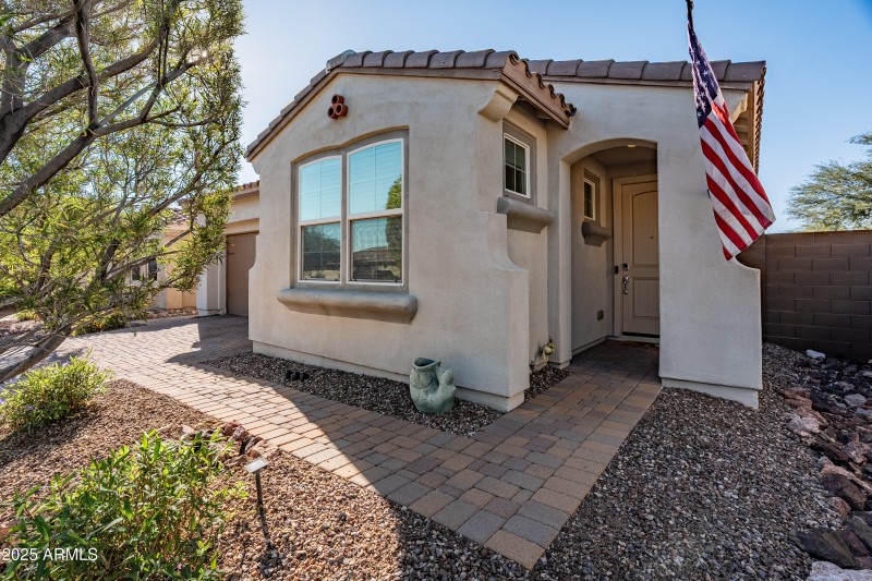 30672 N 137th Ln Front