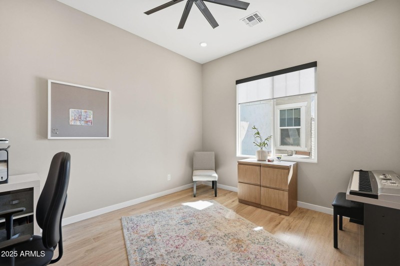 Office Space/Bedrrom Option