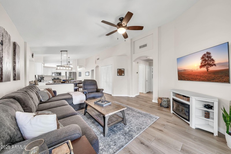 fam room looking to kitchen