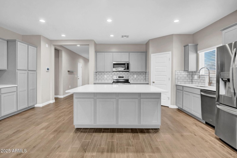 7-web-or-mls-36941 N Aleutian Dr-7