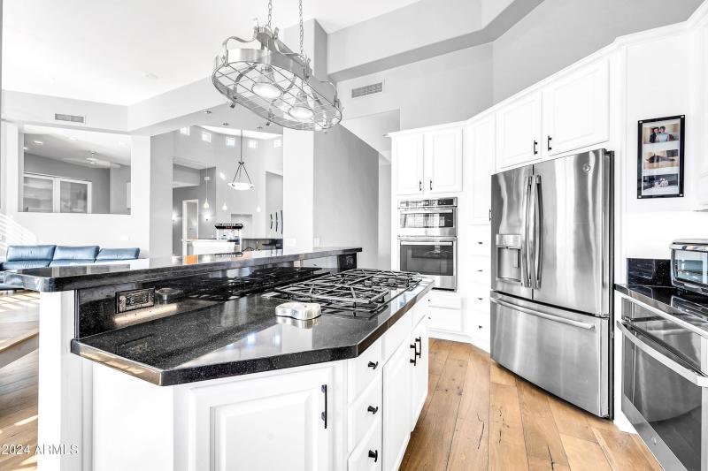 8400 E Dixileta Dr-26