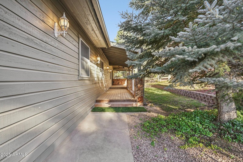 5-web-or-mls-Bonnie Brae Dr-S0811-005