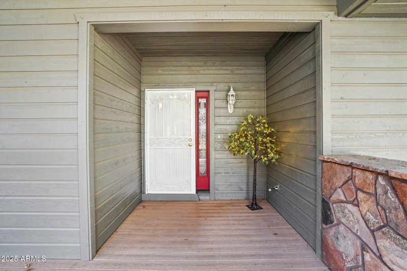 7-web-or-mls-Bonnie Brae Dr-S0811-007