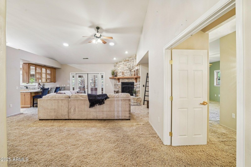 9-web-or-mls-Bonnie Brae Dr-S0811-009