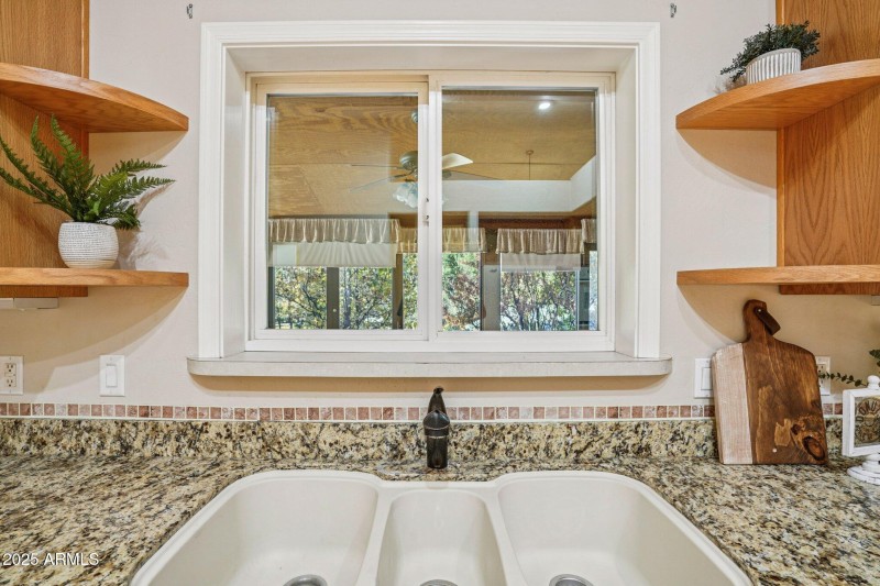 21-web-or-mls-Bonnie Brae Dr-S0811-021