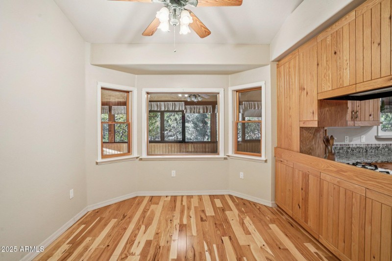 28-web-or-mls-Bonnie Brae Dr-S0811-028