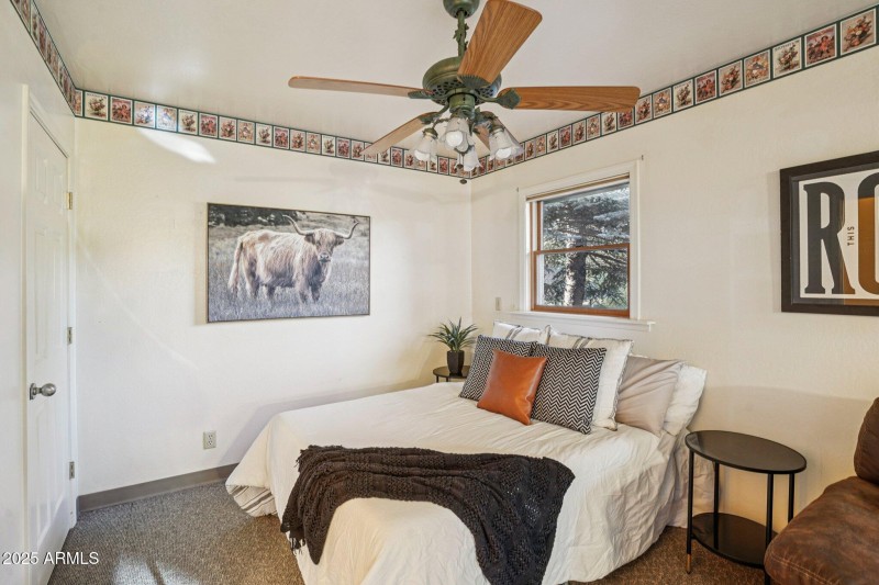 54-web-or-mls-Bonnie Brae Dr-S0811-054