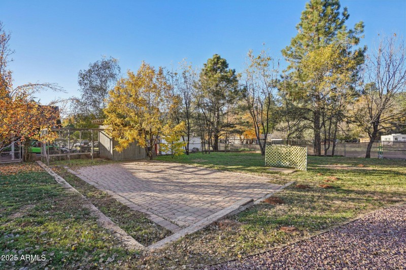 63-web-or-mls-Bonnie Brae Dr-S0811-063