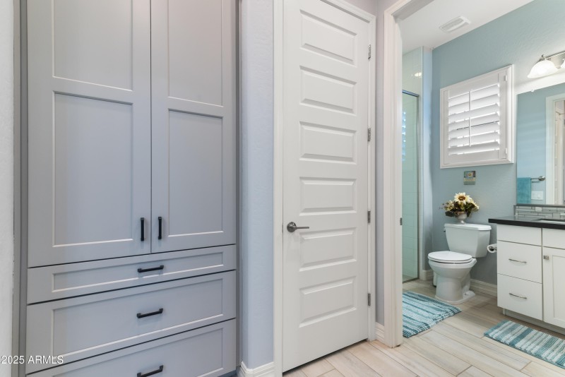 Full Bathroom to Right