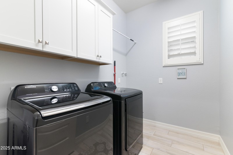 Large Walk-in Laundry Room