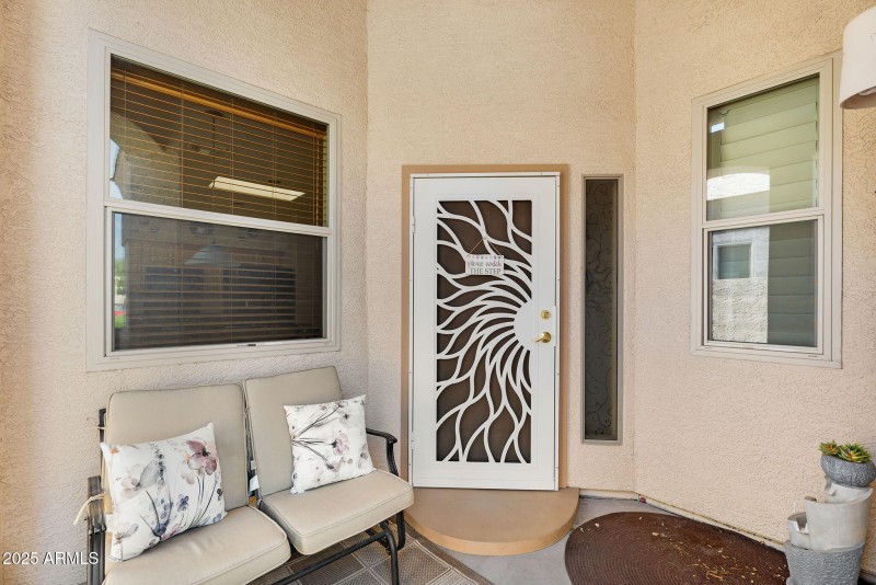 Covered Entry / Front Patio