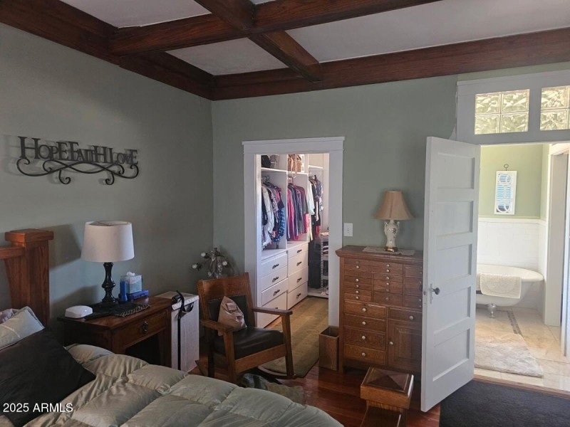 Master 1 Closet Bath