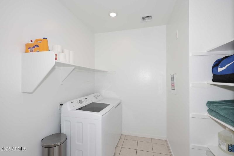 Laundry-Storage Room