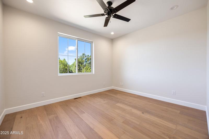 2268RoundaboutCir-HeberOvergaardAZ-23