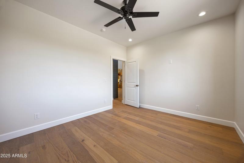 2268RoundaboutCir-HeberOvergaardAZ-24