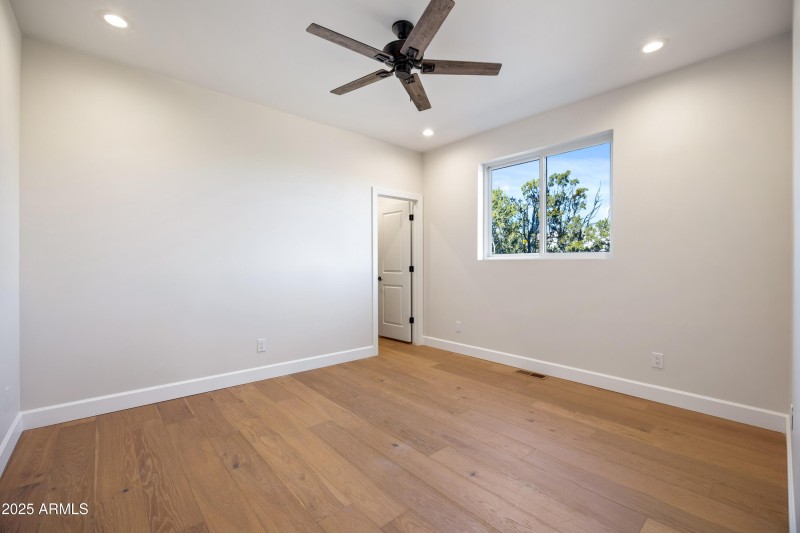 2268RoundaboutCir-HeberOvergaardAZ-25