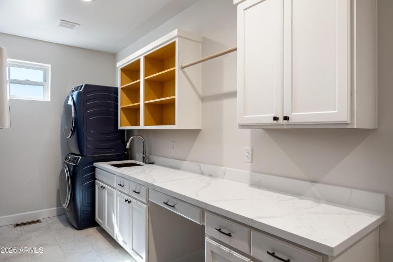 2268RoundaboutCir-HeberOvergaardAZ-35